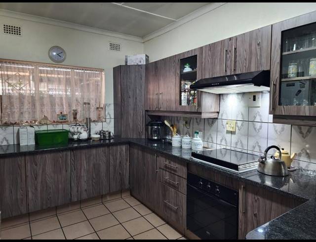 3 BEDROOM HOUSE FOR SALE IN VANDERBIJLPARK CW 1
